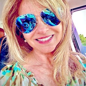 Meet your Posher, Laurie!